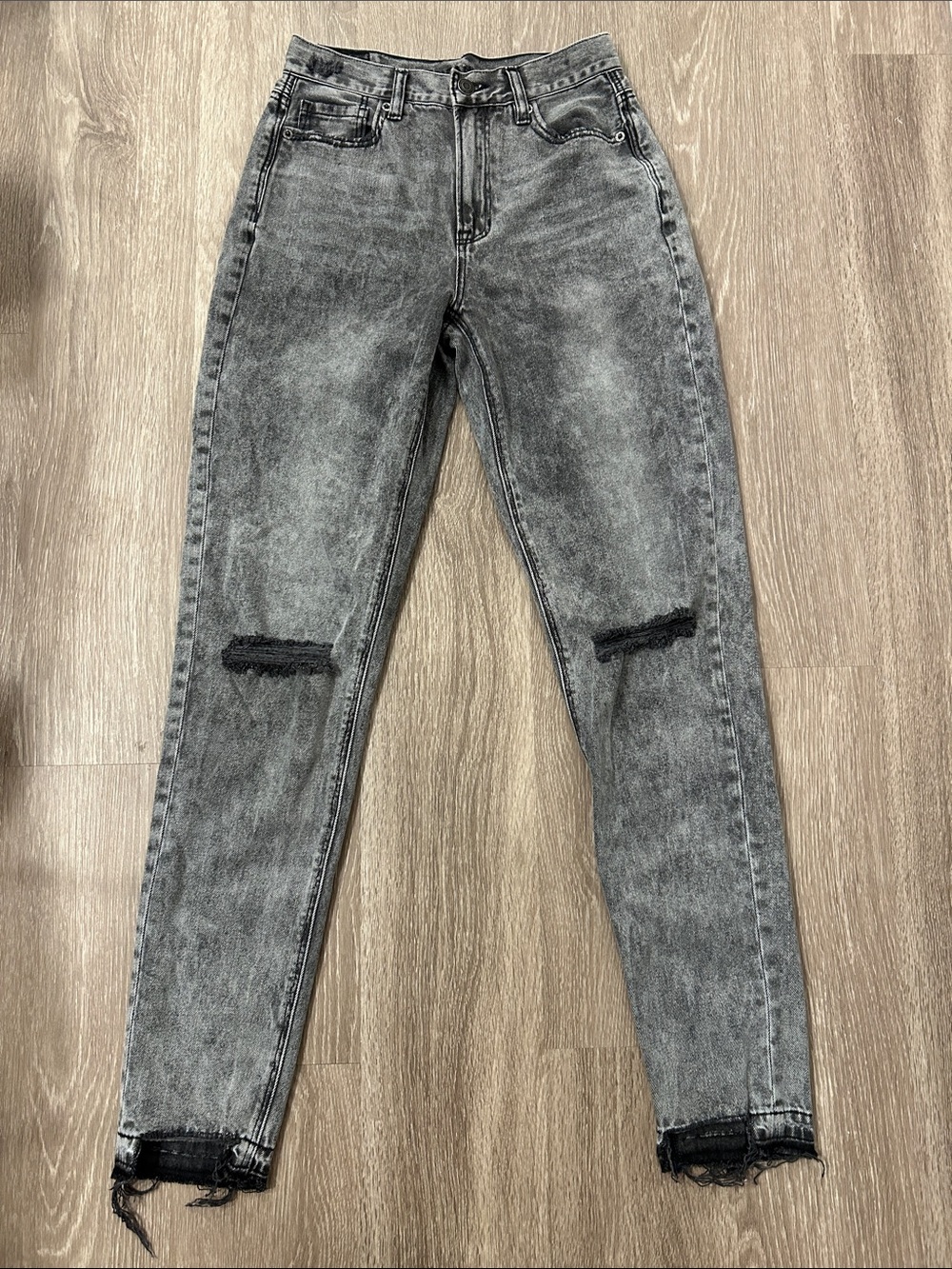 American Eagle Outfitters - Distressed Mom Jeans